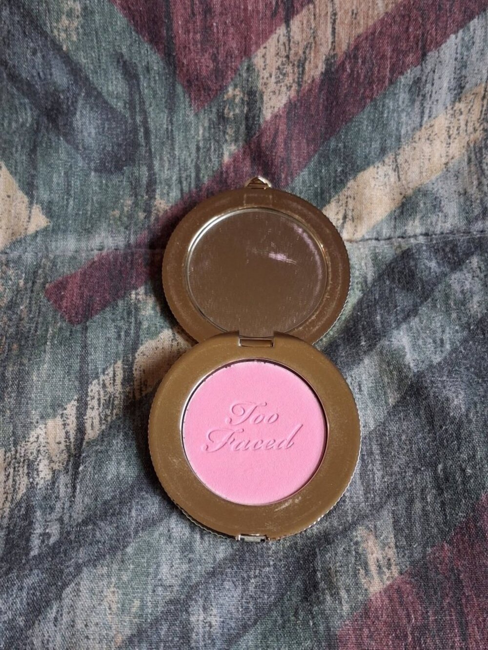 Too Faced Cloud Crush Blurring Blush – Candy Clouds – NEW